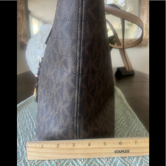 🌺Michael Kors Signature Tote NWOT (Brown & Tan) w/Gold Hardware. - Picture 11 of 11